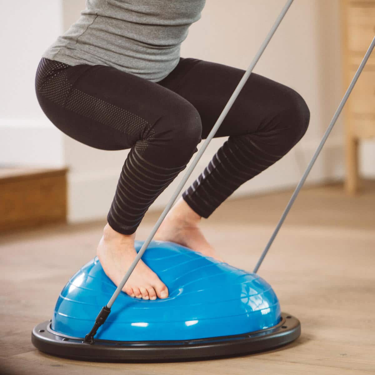 Training mit den Elastikbändern auf dem Balance Trainer 900