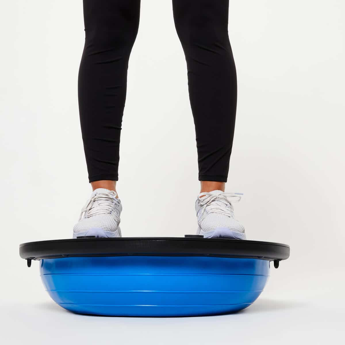 Stand auf der Plattform des Decathlon Domyos Balance Trainer 900